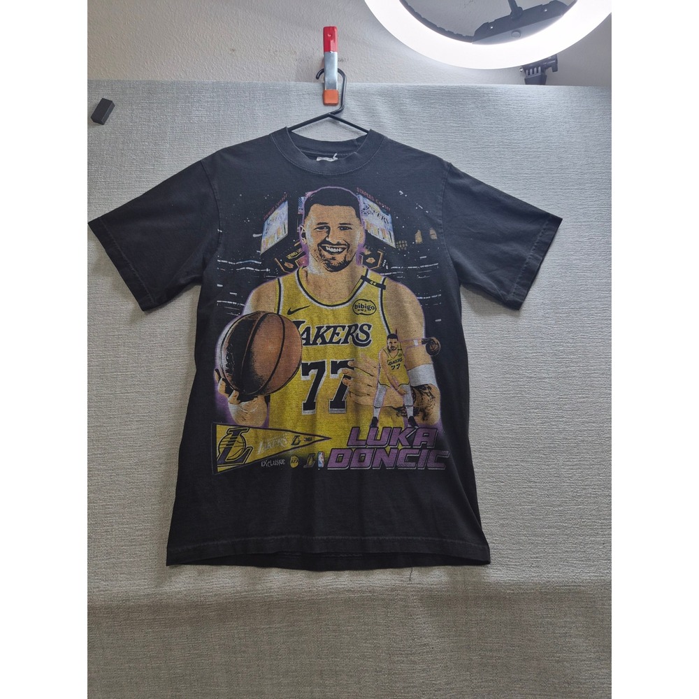 Shaka Wear #77 Luka Dončić T Shirt Mens Small Black Graphic Print Cotton Outdoor